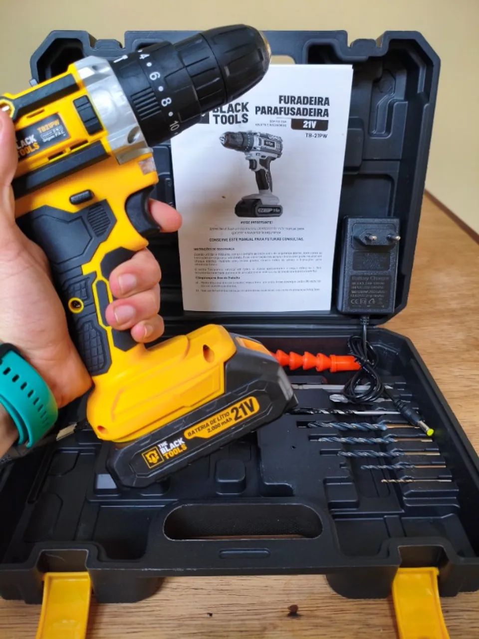 Parafusadeira e Furadeira de Impacto The Black Tools TB-21PW 3/8"